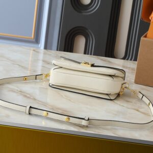 【AT8764】ルイ・ヴィトン エンボスレザーショルダーバッグ | Louis Vuitton