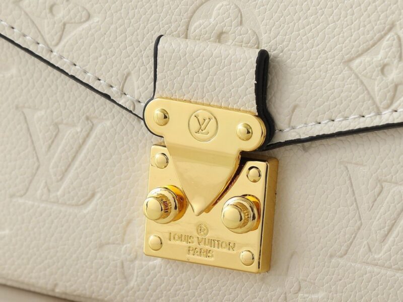 【AT8764】ルイ・ヴィトン エンボスレザーショルダーバッグ | Louis Vuitton