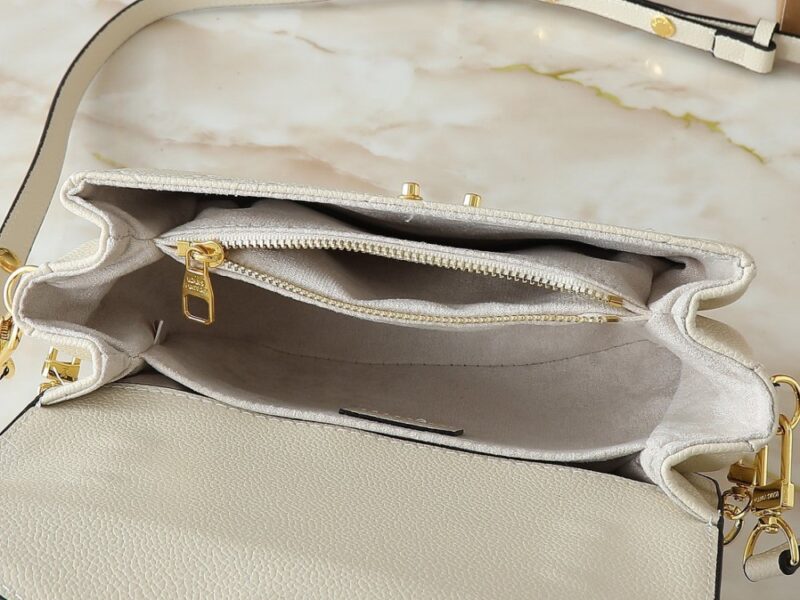【AT8764】ルイ・ヴィトン エンボスレザーショルダーバッグ | Louis Vuitton