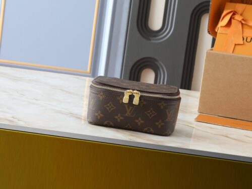 【AT8770】ルイ・ヴィトン モノグラム柄 旅行用ジュエリーボックス | Louis Vuitton
