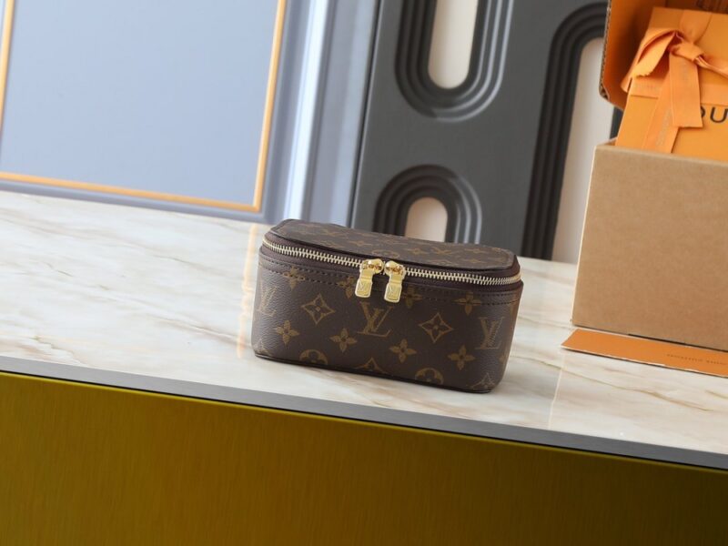 【AT8770】ルイ・ヴィトン モノグラム柄 旅行用ジュエリーボックス | Louis Vuitton