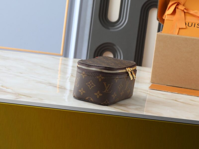 【AT8770】ルイ・ヴィトン モノグラム柄 旅行用ジュエリーボックス | Louis Vuitton