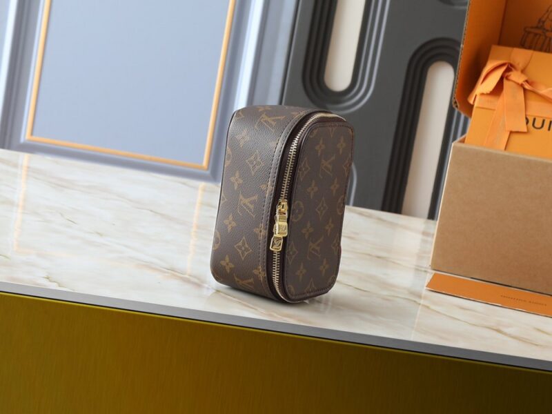 【AT8770】ルイ・ヴィトン モノグラム柄 旅行用ジュエリーボックス | Louis Vuitton