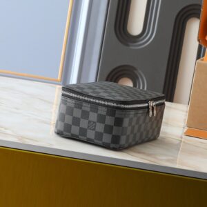 【AT8774】ルイ・ヴィトン チェック柄ジュエリーケース - 高級防水素材、エレガントなデザイン | Louis Vuitton Paris