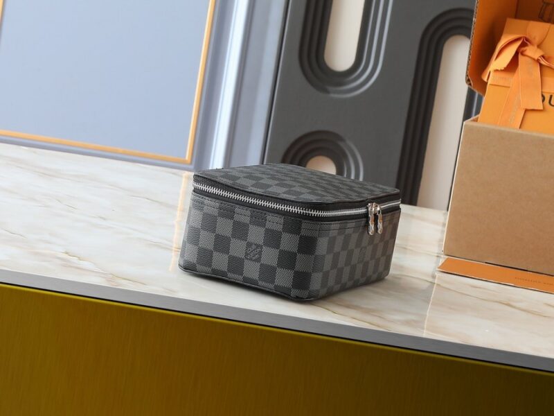 【AT8774】ルイ・ヴィトン チェック柄ジュエリーケース - 高級防水素材、エレガントなデザイン | Louis Vuitton Paris