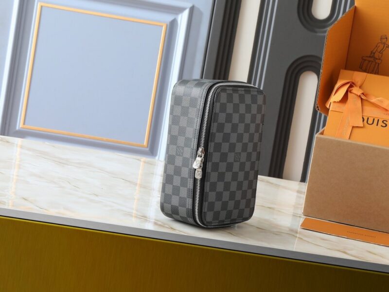 【AT8774】ルイ・ヴィトン チェック柄ジュエリーケース - 高級防水素材、エレガントなデザイン | Louis Vuitton Paris