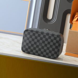 【AT8774】ルイ・ヴィトン チェック柄ジュエリーケース - 高級防水素材、エレガントなデザイン | Louis Vuitton Paris