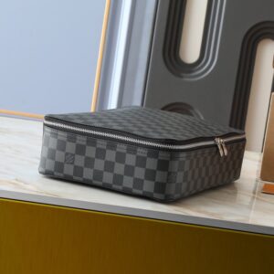 【AT8775】ルイ・ヴィトンのチェック柄ジュエリーボックス - 贅沢な収納アイテム | Louis Vuitton Paris