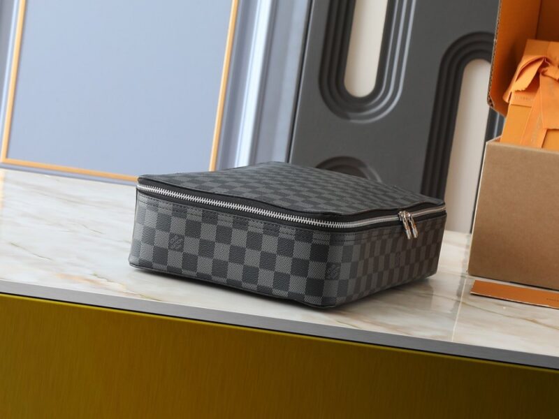 【AT8775】ルイ・ヴィトンのチェック柄ジュエリーボックス - 贅沢な収納アイテム | Louis Vuitton Paris