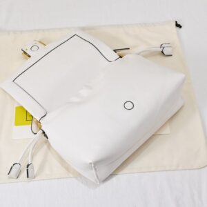【AT8790】フェンディのラグジュアリーな白いバゲットバッグ、エレガントでスタイリッシュな羊革製品 | Fendi Roma
