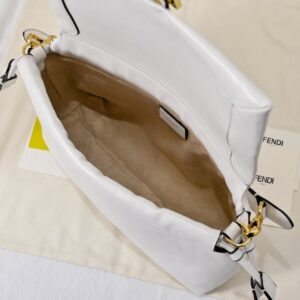 【AT8790】フェンディのラグジュアリーな白いバゲットバッグ、エレガントでスタイリッシュな羊革製品 | Fendi Roma