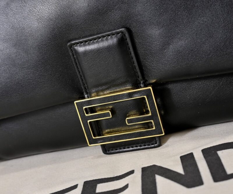 【AT8791】フェンディFendi ブラックラムスキンバゲットバッグ、都会のエレガントなファッショナブルアイテム | Fendi