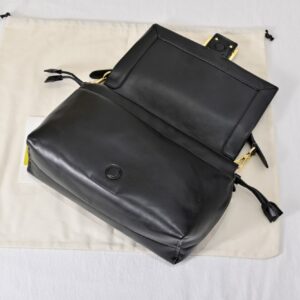 【AT8791】フェンディFendi ブラックラムスキンバゲットバッグ、都会のエレガントなファッショナブルアイテム | Fendi