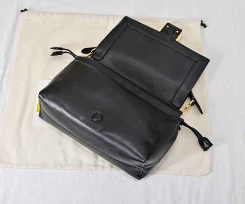【AT8791】フェンディFendi ブラックラムスキンバゲットバッグ、都会のエレガントなファッショナブルアイテム | Fendi