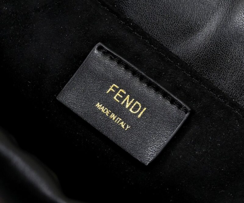 【AT8791】フェンディFendi ブラックラムスキンバゲットバッグ、都会のエレガントなファッショナブルアイテム | Fendi