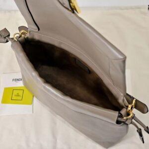 【AT8793】Fendiのママバゲットバッグ| 遊都のエレガントな相棒 | Fendi Roma
