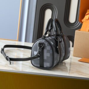 【AT8794】ルイ・ヴィトンミニトラベルバッグ-都市のファッションセンスを感じさせる25cmサイズ | Louis Vuitton Paris