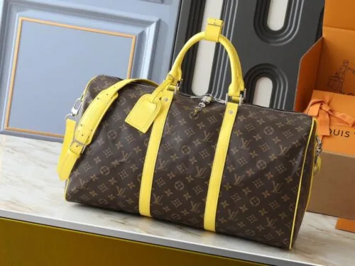 【AT8808】ルイ・ヴィトンのKeepall 50cmトラベルバッグ - クラシックなモノグラムエンボスとイエローアクセント | Louis Vuitton Malletier