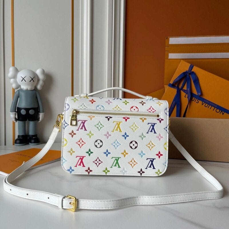 【AT8841】ルイ・ヴィトン（Louis Vuitton）ホワイトカラーモノグラム型押しレザーメッセンジャーバッグ | Louis Vuitton Paris