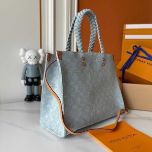 【AT8846】ルイ・ヴィトンのデニムOnTheGoハンドバッグ - 都会の女性向けのユニークな青いデザイン | Louis Vuitton Malletier