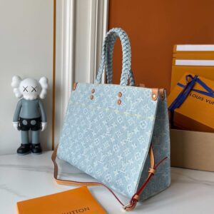 【AT8846】ルイ・ヴィトンのデニムOnTheGoハンドバッグ - 都会の女性向けのユニークな青いデザイン | Louis Vuitton Malletier