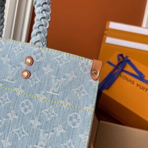【AT8846】ルイ・ヴィトンのデニムOnTheGoハンドバッグ - 都会の女性向けのユニークな青いデザイン | Louis Vuitton Malletier
