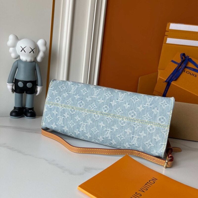 【AT8846】ルイ・ヴィトンのデニムOnTheGoハンドバッグ - 都会の女性向けのユニークな青いデザイン | Louis Vuitton Malletier