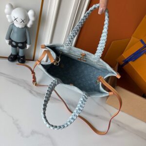 【AT8846】ルイ・ヴィトンのデニムOnTheGoハンドバッグ - 都会の女性向けのユニークな青いデザイン | Louis Vuitton Malletier