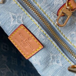 【AT8846】ルイ・ヴィトンのデニムOnTheGoハンドバッグ - 都会の女性向けのユニークな青いデザイン | Louis Vuitton Malletier
