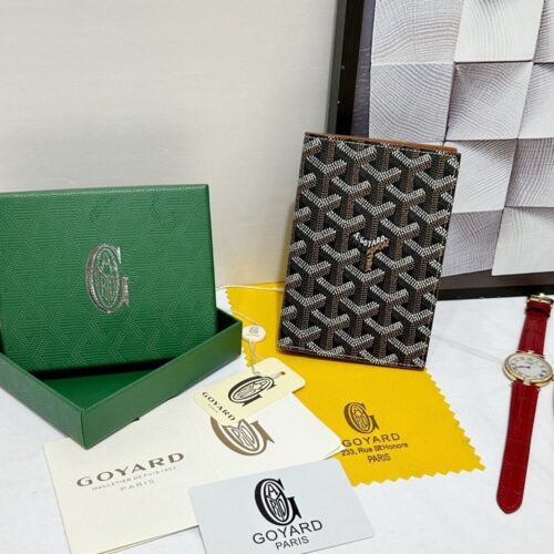 【AT8860】ゴヤール(Goyard)の高品質ブラウンレザーパスポートケース | Goyard Paris