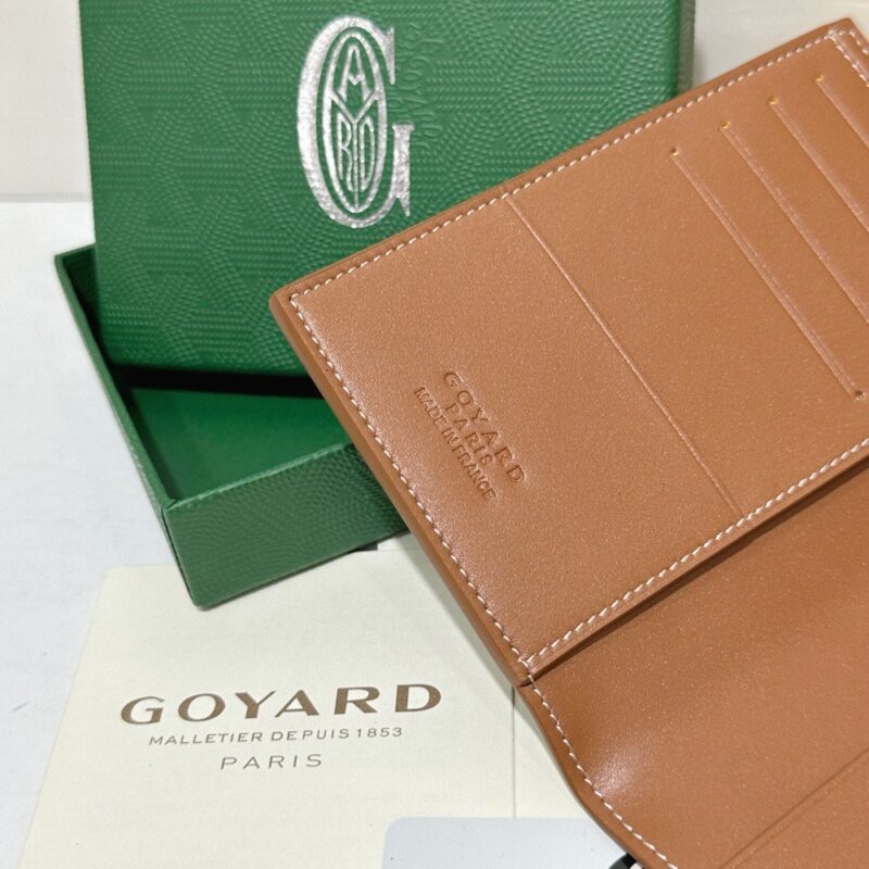 【AT8860】ゴヤール(Goyard)の高品質ブラウンレザーパスポートケース | Goyard Paris
