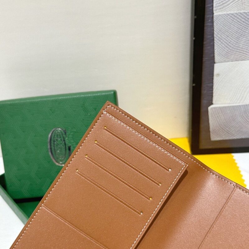 【AT8860】ゴヤール(Goyard)の高品質ブラウンレザーパスポートケース | Goyard Paris