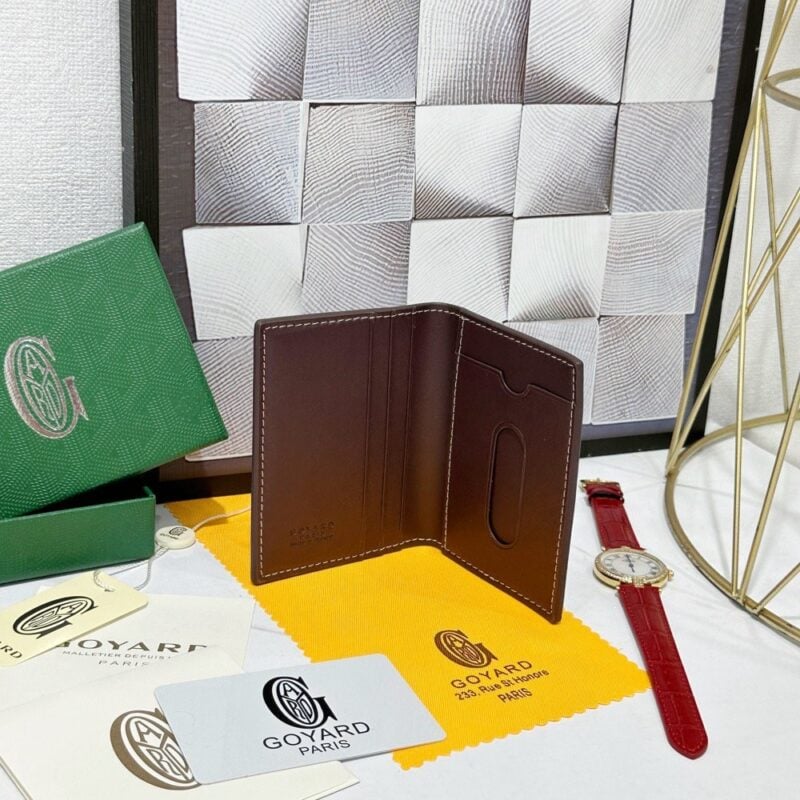 【AT8874】Goyardの高品質カードケース - エレガントなワインレッドカードホルダー | Goyard