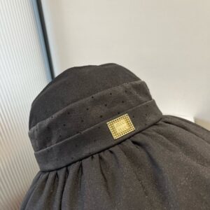 【AT9130】ミュウミュウ クラシックブラックサンハット - 高級な都市ファッションを演出する女性向け日よけ帽子 | Miu Miu