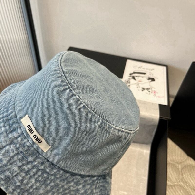 【AT9133】ミュウミュウ デニムフィッシャーマンハット、都会のエレガントな雰囲気を演出 | Miu Miu