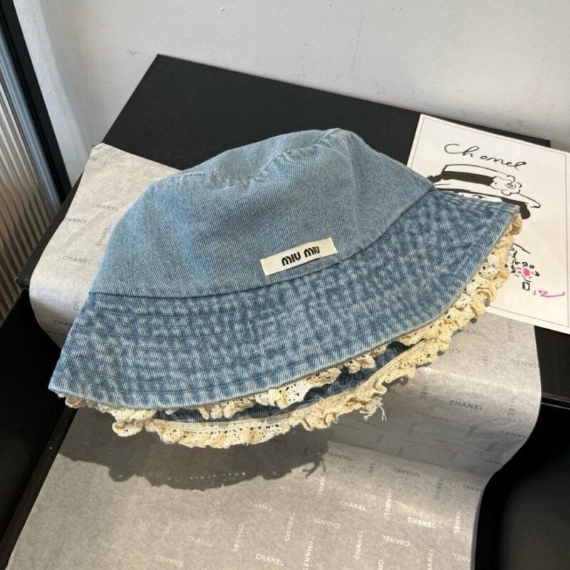 【AT9133】ミュウミュウ デニムフィッシャーマンハット、都会のエレガントな雰囲気を演出 | Miu Miu