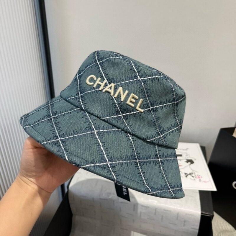 【AT9134】Chanel（シャネル）のデニムブルーチェック柄フィッシャーハット、上品な贅沢感を演出 | Chanel Paris