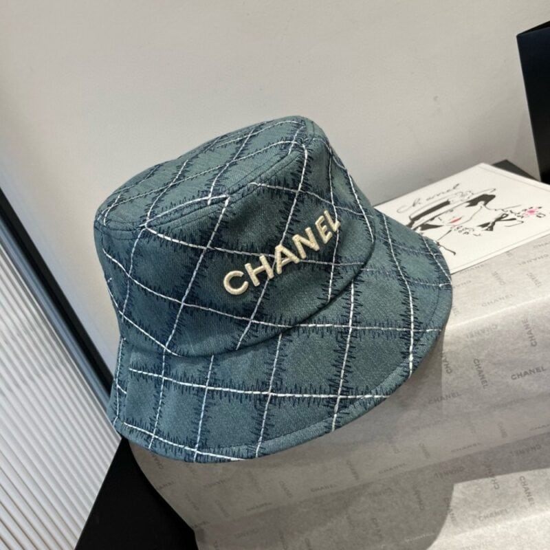 【AT9134】Chanel（シャネル）のデニムブルーチェック柄フィッシャーハット、上品な贅沢感を演出 | Chanel Paris
