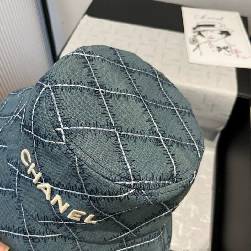 【AT9134】Chanel（シャネル）のデニムブルーチェック柄フィッシャーハット、上品な贅沢感を演出 | Chanel Paris