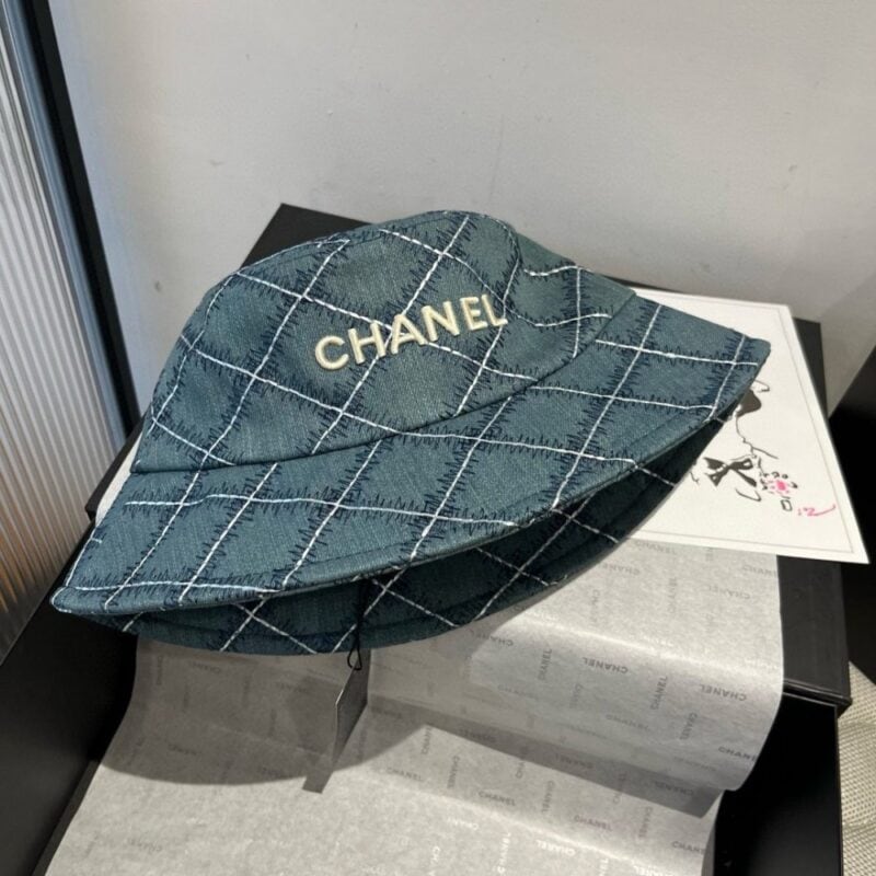 【AT9134】Chanel（シャネル）のデニムブルーチェック柄フィッシャーハット、上品な贅沢感を演出 | Chanel Paris