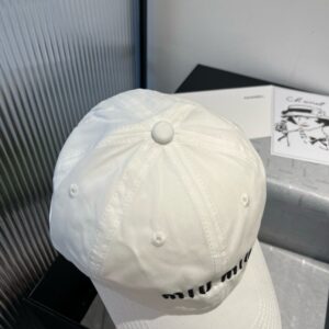 【AT9138】ミュウミュウ Pure White ベースボールキャップ - 都市ファッションのエレガントなアクセント | Miu Miu