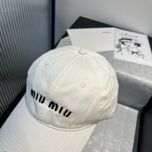 【AT9138】ミュウミュウ Pure White ベースボールキャップ - 都市ファッションのエレガントなアクセント | Miu Miu
