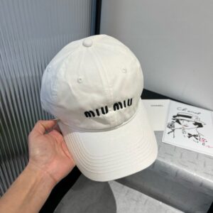 【AT9138】ミュウミュウ Pure White ベースボールキャップ - 都市ファッションのエレガントなアクセント | Miu Miu