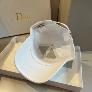 【AT9141】Diorディオール ハイエンドベースボールキャップ ピュアホワイト ダークグリーン刺繍 ストリートファッション | Dior Paris