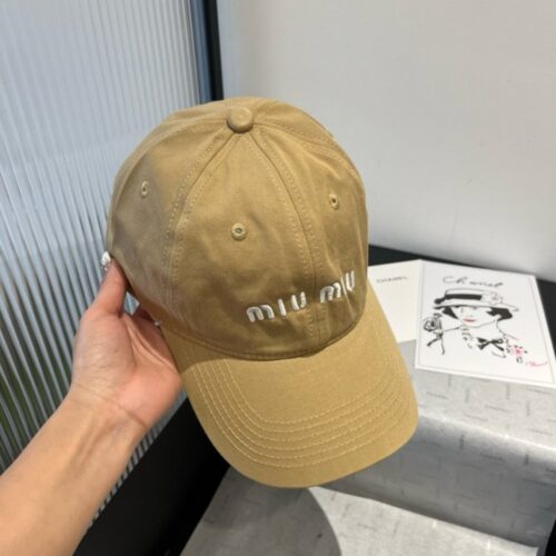 【AT9142】Miu Miuハイエンドデザイン美学野球帽 - カーキ色の贅沢さと快適さを兼ね備えたストリートファッションアイテム | Miu Miu
