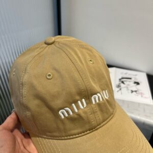 【AT9142】Miu Miuハイエンドデザイン美学野球帽 - カーキ色の贅沢さと快適さを兼ね備えたストリートファッションアイテム | Miu Miu