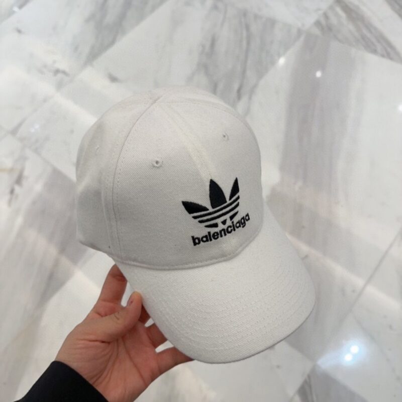 【AT9146】Balenciaga x Adidasコラボ白色キャップ - ストリートカジュアル＆アウトドアに最適 | adidas