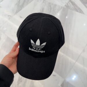 【AT9147】ハイエンドなBalenciaga x Adidasコラボ野球帽でスタイリッシュに輝く | adidas