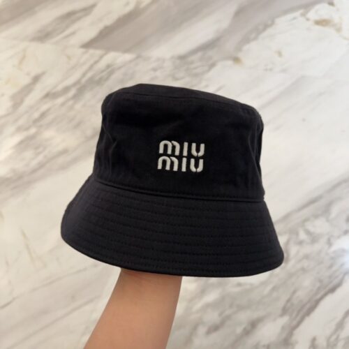 【AT9156】Miu Miu フィッシャーマンハット: 上品なUV対策アイテム、ブラックの女性用ファッションアクセサリー | Miu Miu