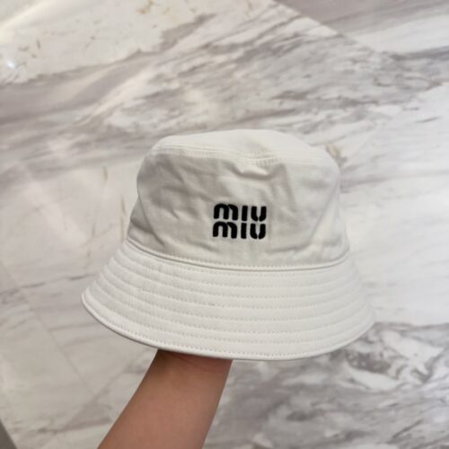 【AT9157】Miu Miu フィッシャーマンハット - 怠惰でエレガントなスタイルを演出する白い女性用帽子 | Miu Miu